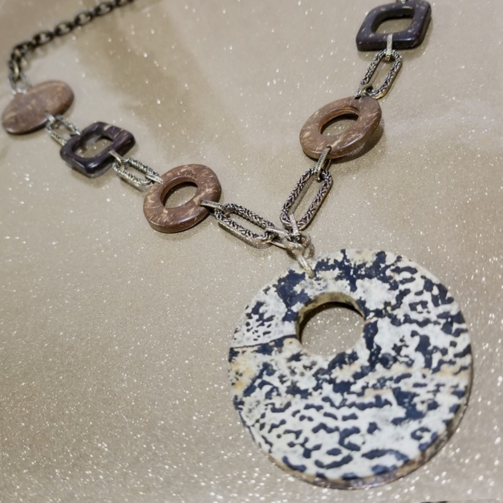 Gorgeous Wood Link Pendant Necklace